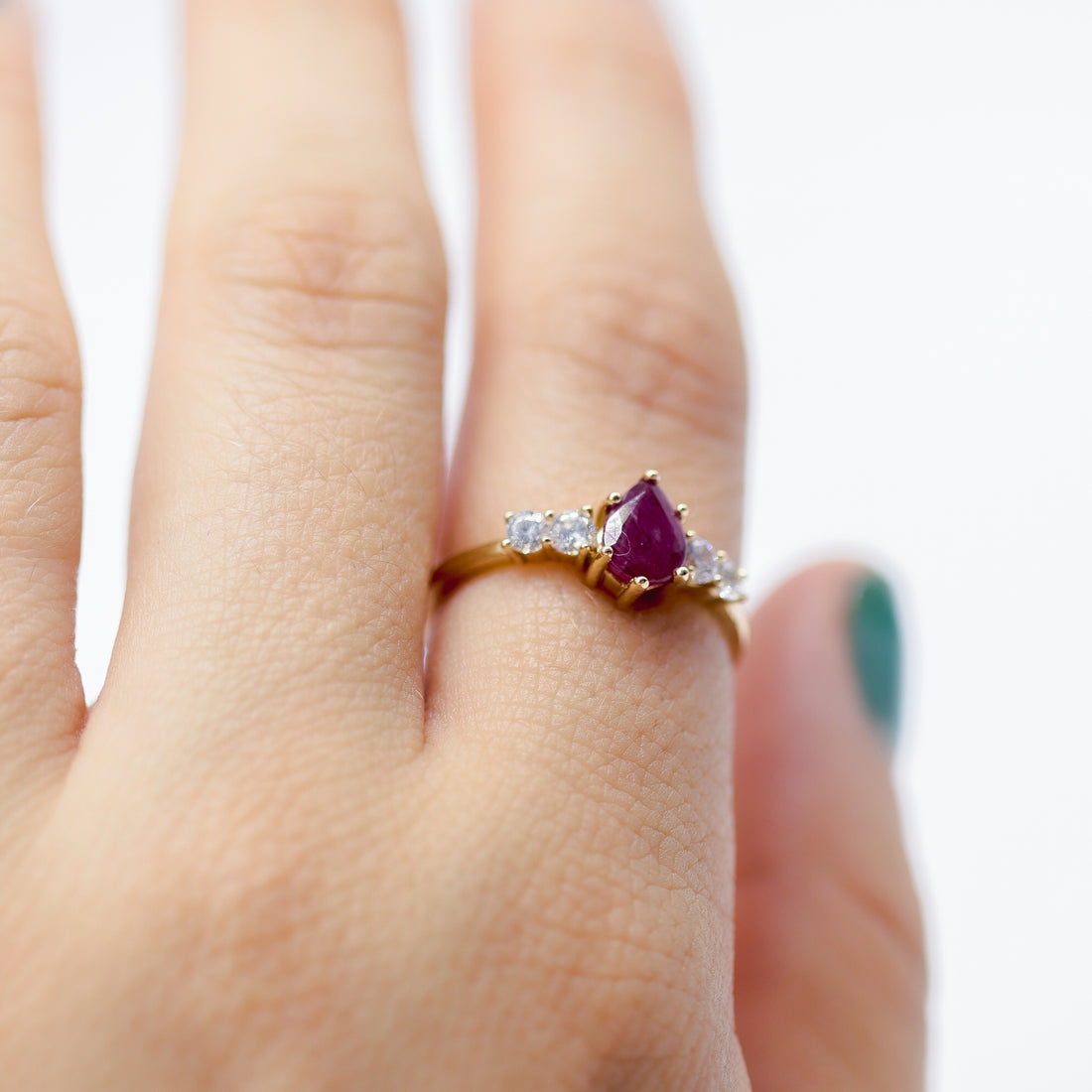 ANILLO RUBI GOTA CON CIRC