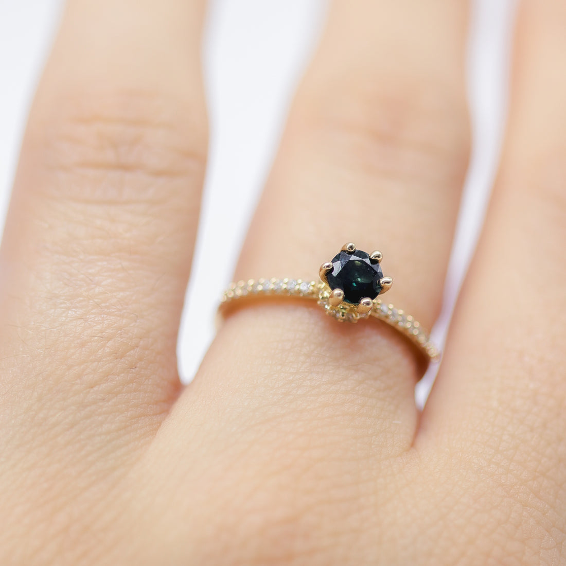 ANILLO ZAFIRO CON CIRC