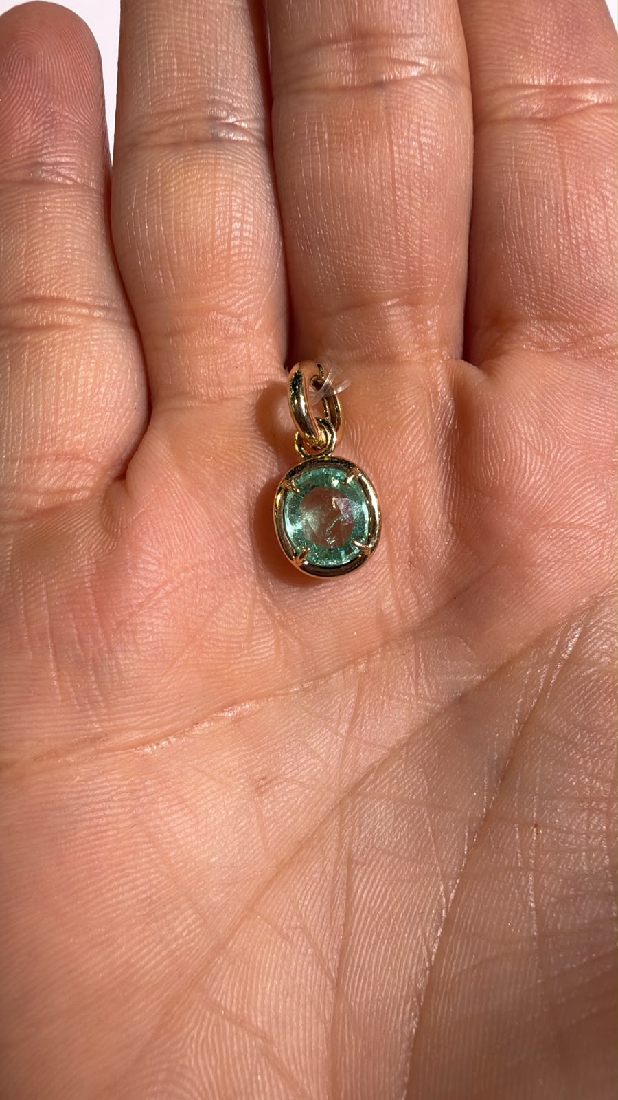Dije Oval Verde de Acabado Dorado | Expo Miami, vista 1