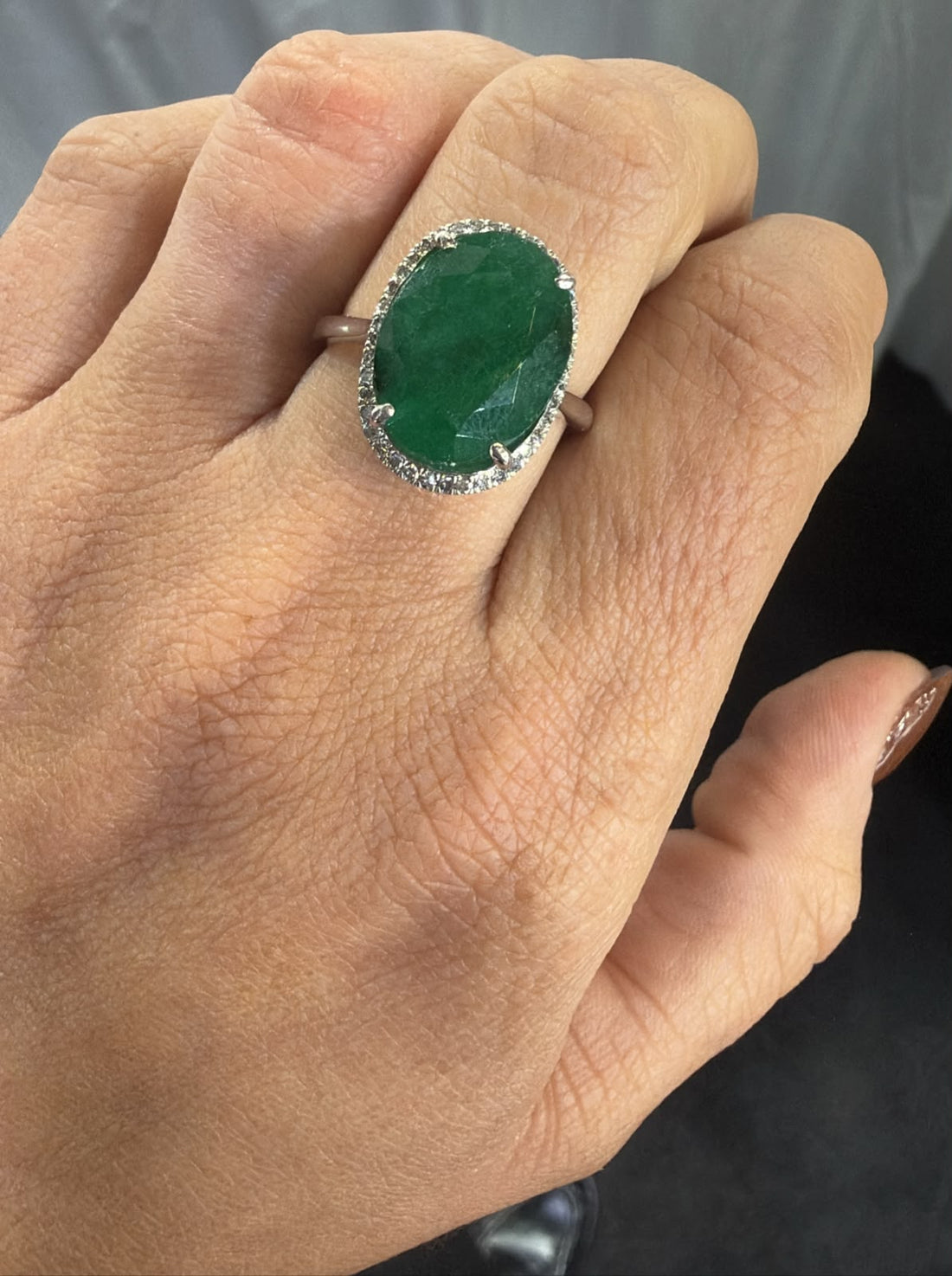 Anillo Verde Corte Gota con Halo | Expo Miami, foto 3